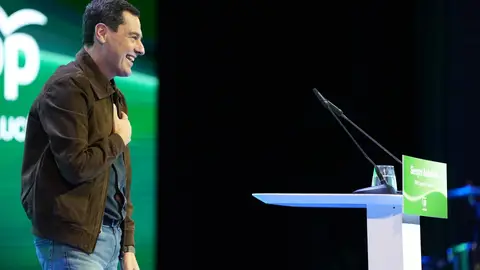 Juanma Moreno, reelegido como líder del PP de Andalucía: "Me dejaré la piel para que este partido vuelva a ser la primera fuerza" Juanma Moreno, reelegido como líder del PP de Andalucía: "Me dejaré la piel para que este partido vuelva a ser la primera fuerza"