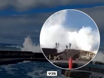 Hallan dos muertos flotando y 16 heridos en Tenerife por golpes de mar