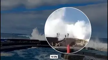 Hallan dos muertos flotando y 16 heridos en Tenerife por golpes de mar Hallan dos muertos flotando y 16 heridos en Tenerife por golpes de mar