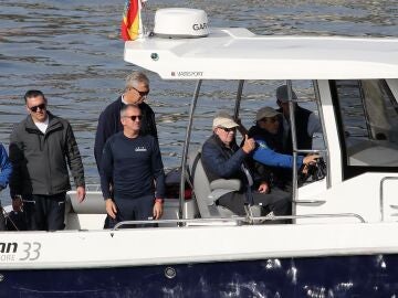El Rey emérito Juan Carlos I durante las regatas en el Club Naútico de Sanxenxo, a 8 de noviembre de 2025.