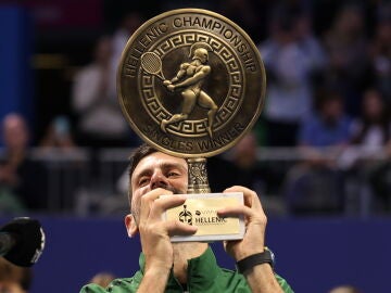 Djokovic levanta el trofeo del ATP 250 de Atenas