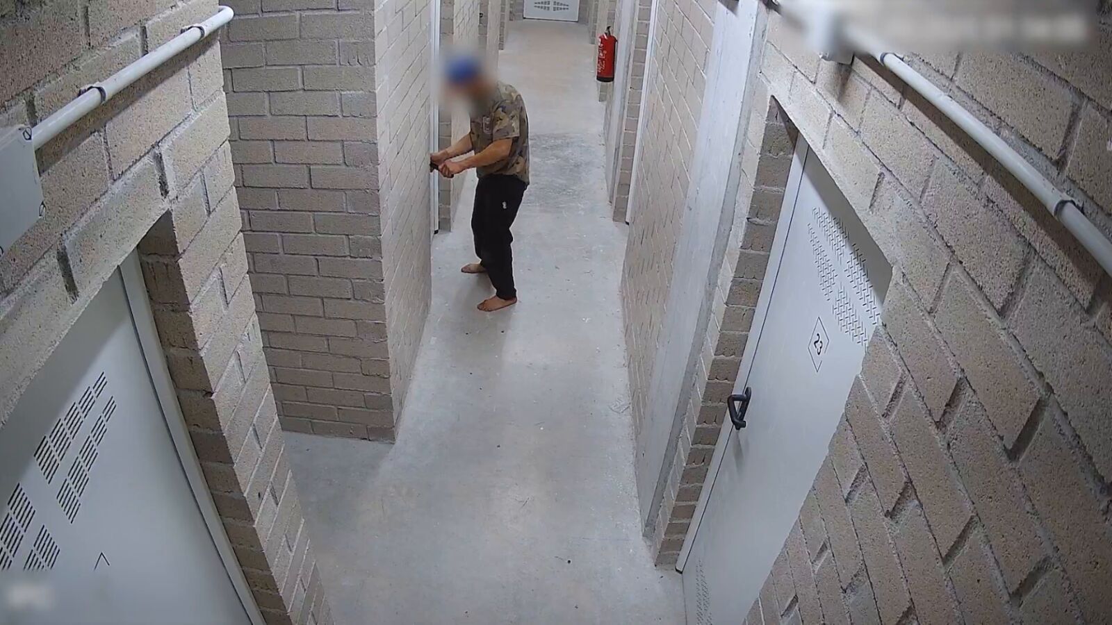VÍDEO: Detenido un hombre por robar en 60 trasteros en Barcelona