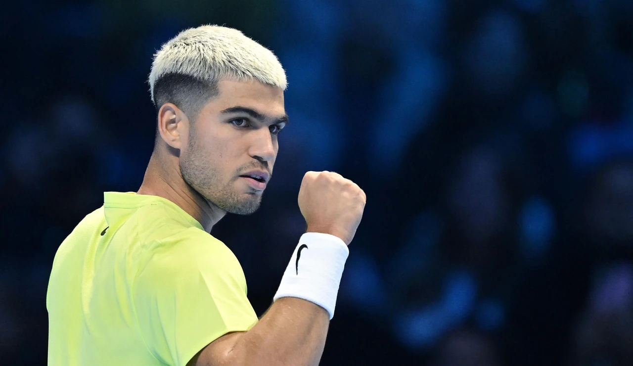 Carlos Alcaraz durante su debut en las ATP Finals 2025