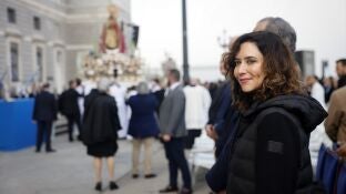 Ayuso abandona en ambulancia la misa de la Almudena por una "leve indisposici&oacute;n"