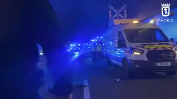 Muere un motorista tras chocarse contra un vehículo de conservación de carreteras en el túnel de la M-23 Muere un motorista tras chocarse contra un vehículo de conservación de carreteras en el túnel de la M-23