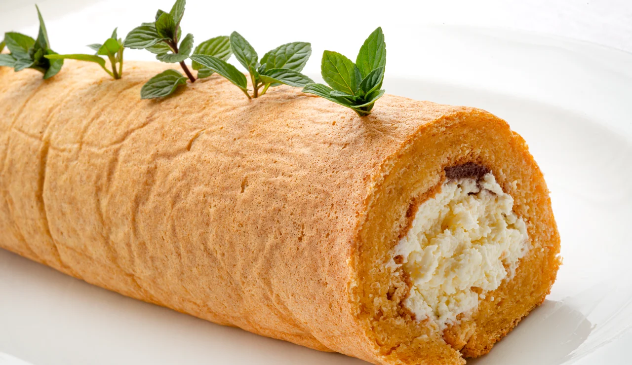 Rollo suizo con crema de limón: un postre fácil e irresistible de Eva Arguiñano
