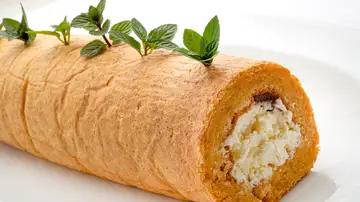 Rollo suizo con crema de limón: un postre fácil e irresistible de Eva Arguiñano Rollo suizo con crema de limón: un postre fácil e irresistible de Eva Arguiñano