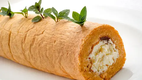 Rollo suizo con crema de limón: un postre fácil e irresistible de Eva Arguiñano Rollo suizo con crema de limón: un postre fácil e irresistible de Eva Arguiñano