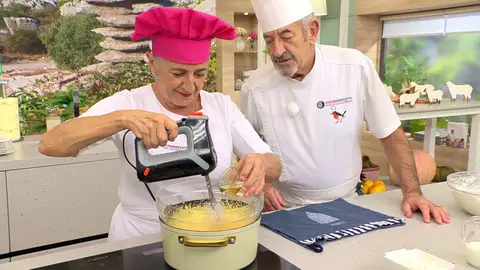 Monta las yemas al baño María Monta las yemas al baño María