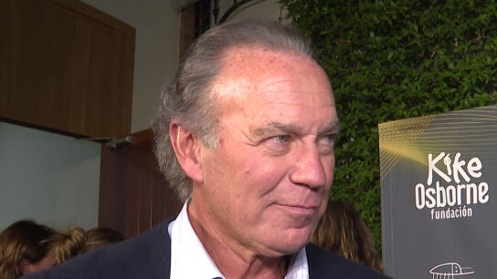 Bert&iacute;n Osborne atendiendo a la prensa