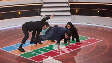 “Para lo que hemos quedado...”: David Fernández, Juanra Bonet y María Peláe muestran sus dotes como contorsionistas “Para lo que hemos quedado...”: David Fernández, Juanra Bonet y María Peláe muestran sus dotes como contorsionistas