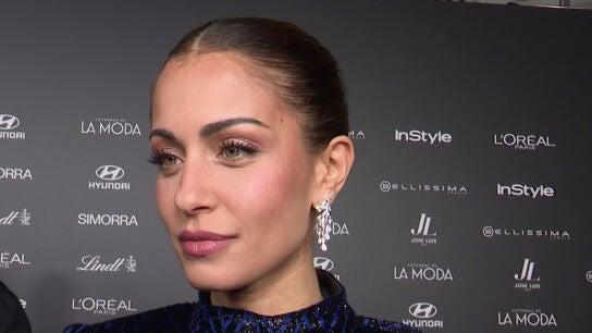 Hiba Abouk atendiendo a la prensa