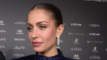 Hiba Abouk atendiendo a la prensa Hiba Abouk atendiendo a la prensa