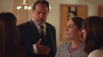 Octavio se apiada de Julia y permite que ella y su bebé se queden en su casa: “Lo hago por el niño, no por ti”