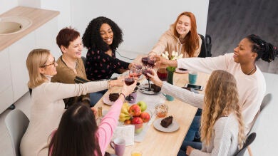 Un estudio afirma que las mujeres necesitamos una cita con amigas al mes para una recarga emocional