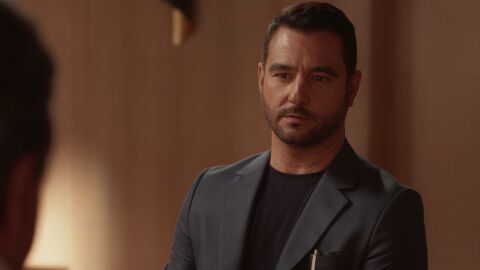 Octavio confiesa que fue él quien mató al director del orfanato… ¡sin saber que David lo está grabando!