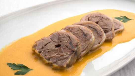 Un plato para triunfar: ternasco con zanahorias de Karlos Arguiñano