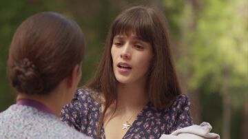 Julia le suplica a Carmen que se quede con su bebé: “No puede pasar la noche en la calle”