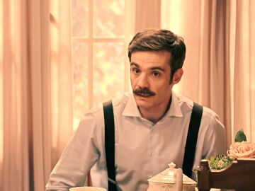 Cap&iacute;tulo 436 de Sue&ntilde;os de libertad; 13 de noviembre: Gabriel se sienta en el sill&oacute;n de director mientras Joaqu&iacute;n recibe una oferta de la competencia 