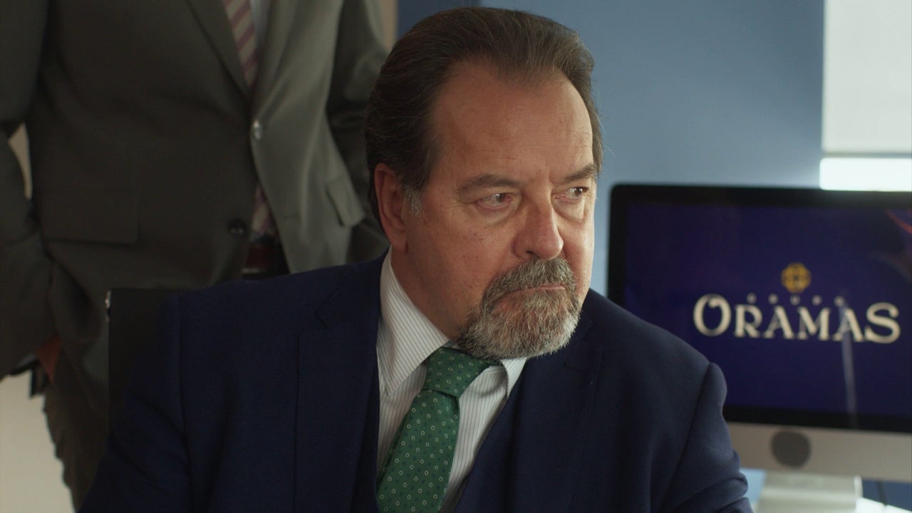 o renuncia a la presidencia de la empresa o lo exponen ante la prensa