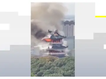 Incendio templo China Incendio templo China
