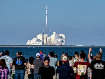El cohete New Glenn de Blue Origin despega desde Cabo Cañaveral