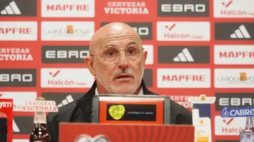 De la Fuente en rueda de prensa De la Fuente en rueda de prensa