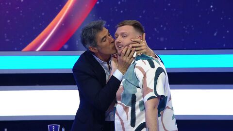 El beso de Jorge Fernández a Fernando tras su espectacular remontada