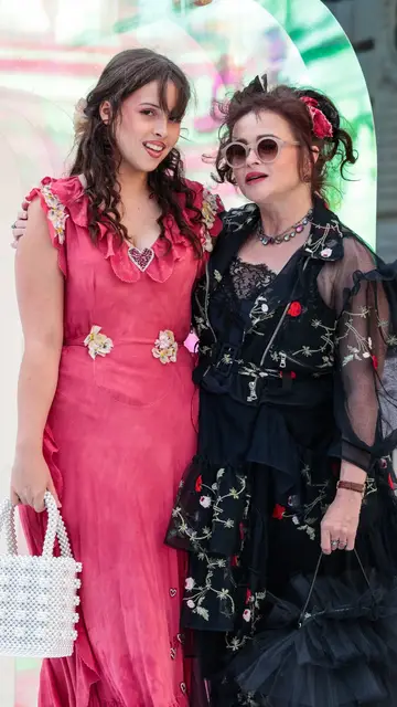 Helena Bonham Carter y su hija Nell Burton Helena Bonham Carter y su hija Nell Burton