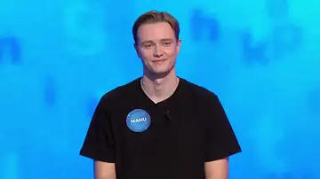 El arte de Manu con su poema asombra a los invitados de Pasapalabra: “Estoy a vuestra Mercé” El arte de Manu con su poema asombra a los invitados de Pasapalabra: “Estoy a vuestra Mercé”