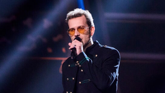 El poder de Jake Miagra llena el escenario con una versi&oacute;n inolvidable de David Bowie