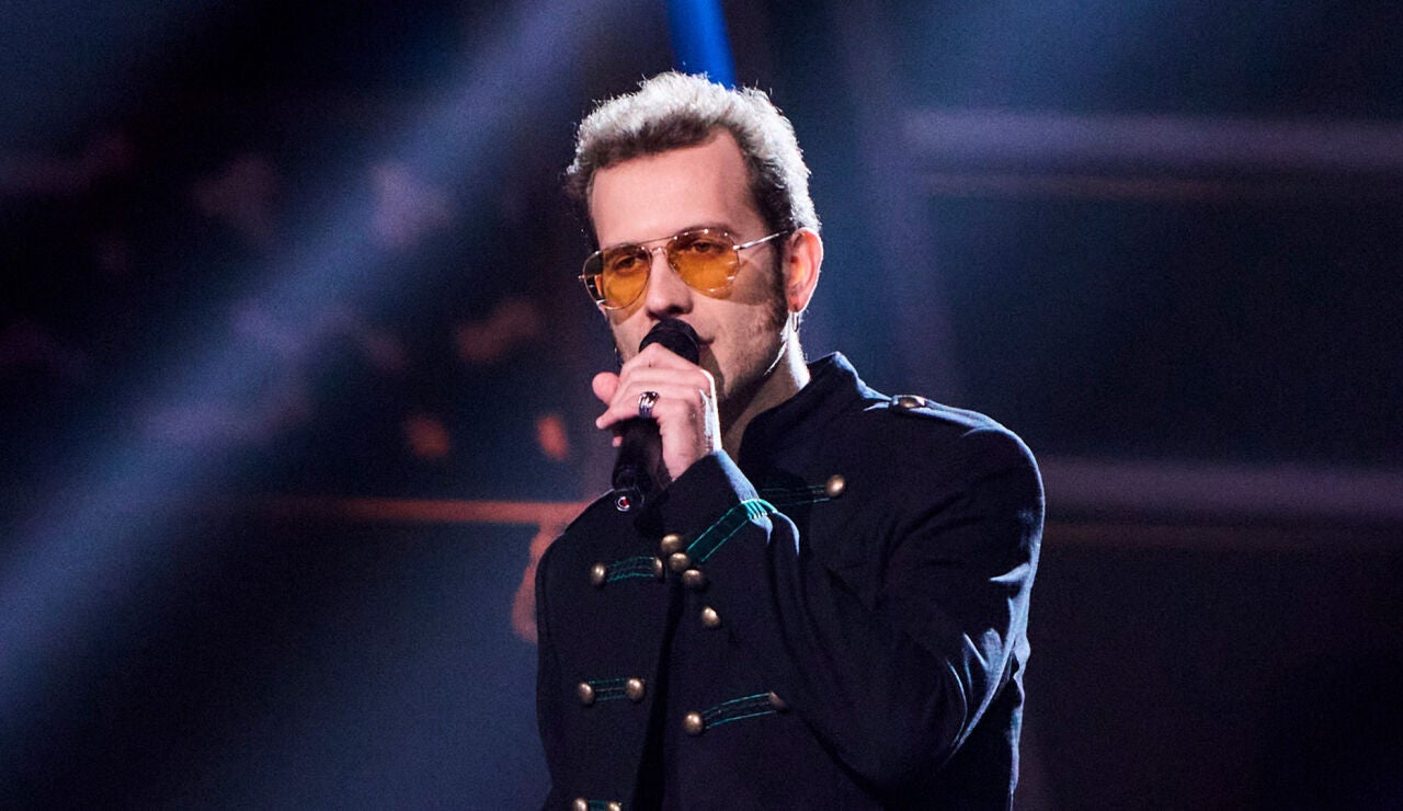 El poder de Jake Miagra llena el escenario con una versi&oacute;n inolvidable de David Bowie