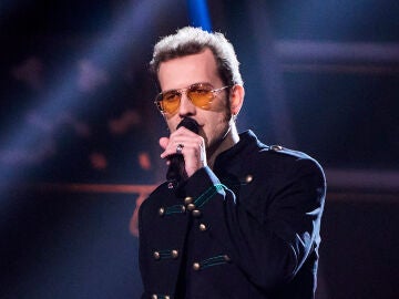 El poder de Jake Miagra llena el escenario con una versi&oacute;n inolvidable de David Bowie