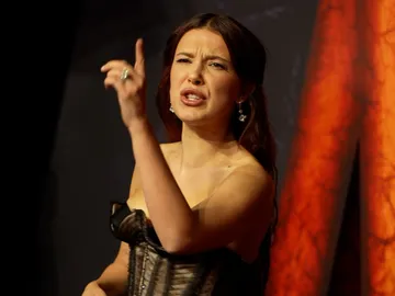 Millie Bobby Brown, enfadada con los fotógrafos en la premiere de Stranger Things 5 en Londres Millie Bobby Brown, enfadada con los fotógrafos en la premiere de Stranger Things 5 en Londres