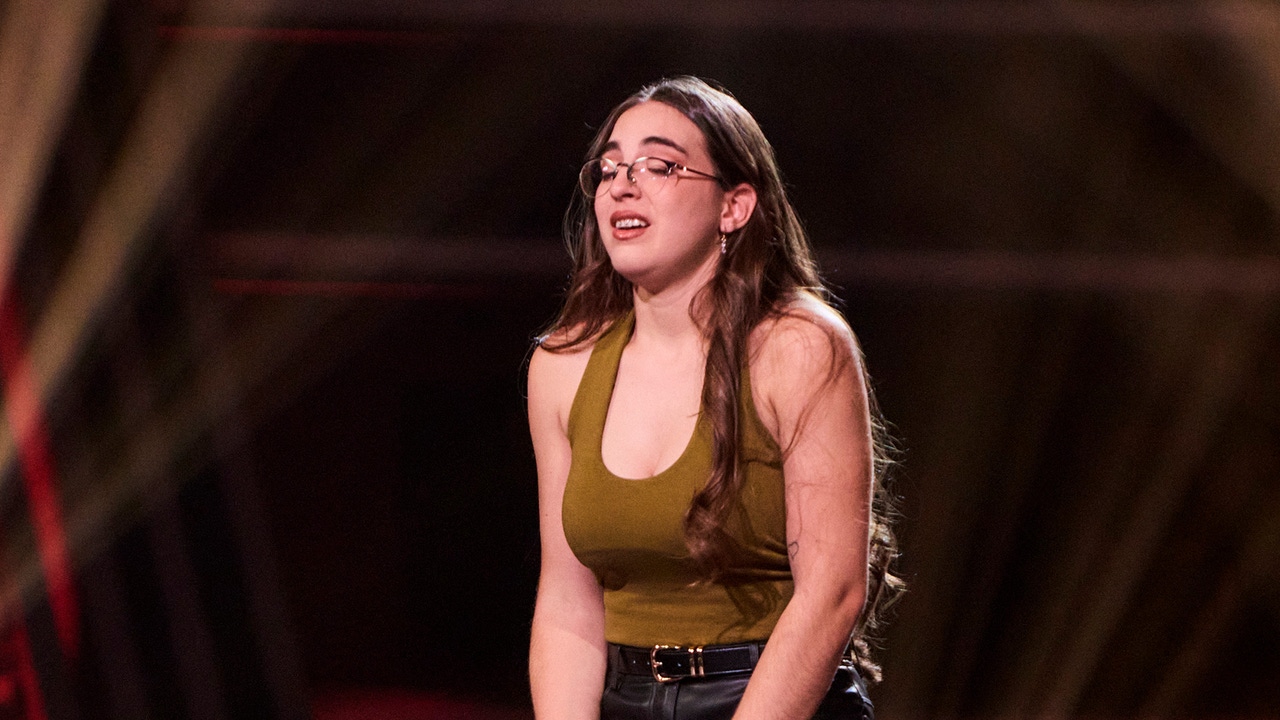 Aroa se queda en blanco y pide perdón en plena actuación Aroa se queda en blanco y pide perdón en plena actuación