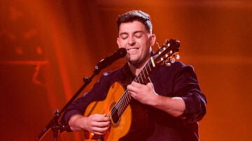 La sensibilidad de Cayetano conquista a todos en La Voz: “Caigo enamorada”