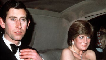 Carlos III y Diana de Gales, en 1981 Carlos III y Diana de Gales, en 1981