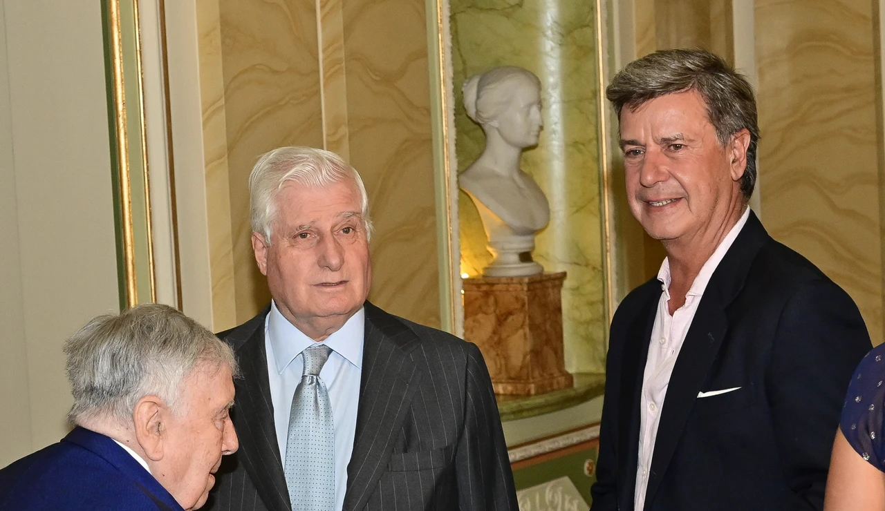 Carlos Fitz-James Stuart, el duque de Alba, y su hermano Cayetano Martínez de Irujo