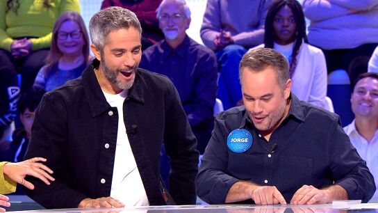 La fascinante magia de Jorge Blass dedicada a Roberto Leal: &ldquo;Estas cartas dicen cosas de tu personalidad&rdquo;