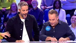 La fascinante magia de Jorge Blass dedicada a Roberto Leal: “Estas cartas dicen cosas de tu personalidad”