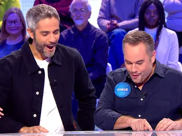 La fascinante magia de Jorge Blass dedicada a Roberto Leal: “Estas cartas dicen cosas de tu personalidad” La fascinante magia de Jorge Blass dedicada a Roberto Leal: “Estas cartas dicen cosas de tu personalidad”