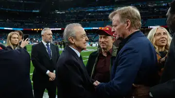 Florentino Pérez saluda a Roger Goodell, comisionado de la NFL Florentino Pérez saluda a Roger Goodell, comisionado de la NFL