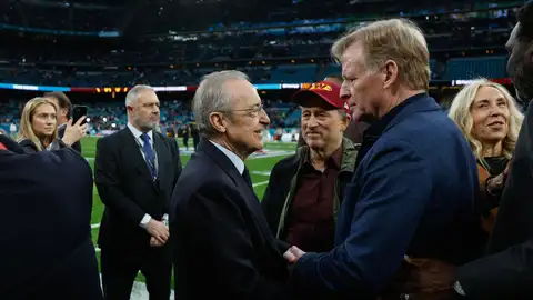 Florentino Pérez saluda a Roger Goodell, comisionado de la NFL Florentino Pérez saluda a Roger Goodell, comisionado de la NFL