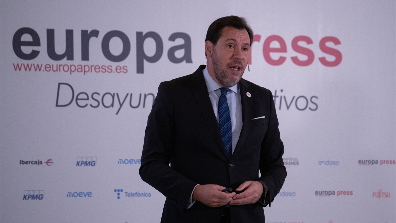 Puente anuncia que el trayecto en tren entre Madrid y Barcelona durará menos de dos horas