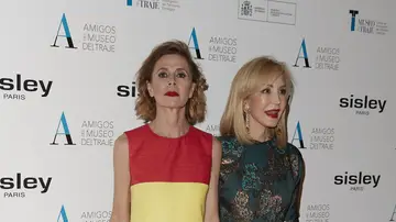 Carmen Lomana y Ágatha Ruiz de la Prada en un evento Carmen Lomana y Ágatha Ruiz de la Prada en un evento