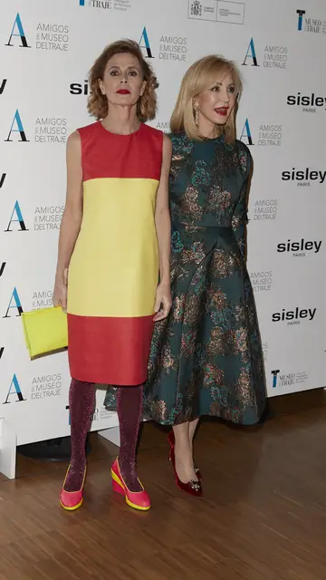 Carmen Lomana y Ágatha Ruiz de la Prada en un evento Carmen Lomana y Ágatha Ruiz de la Prada en un evento