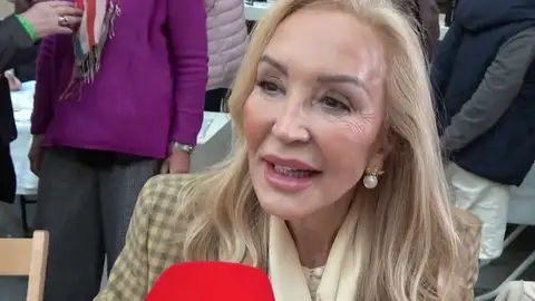 Carmen Lomana en el Rastrillo Nuevo Futuro Carmen Lomana en el Rastrillo Nuevo Futuro