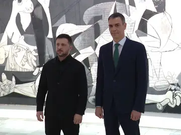 Zelenski ante el 'Gernika' de Picasso tras firmar acuerdos de ayuda con España por valor de más de 800 millones de euros Zelenski ante el 'Gernika' de Picasso tras firmar acuerdos de ayuda con España por valor de más de 800 millones de euros