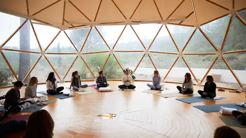 Actividad de bienestar en un networking de mujeres Actividad de bienestar en un networking de mujeres