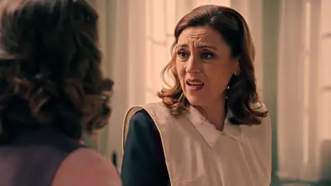 Manuela le confiesa a su sobrina que ha empezado a tener sentimientos por Damián Manuela le confiesa a su sobrina que ha empezado a tener sentimientos por Damián